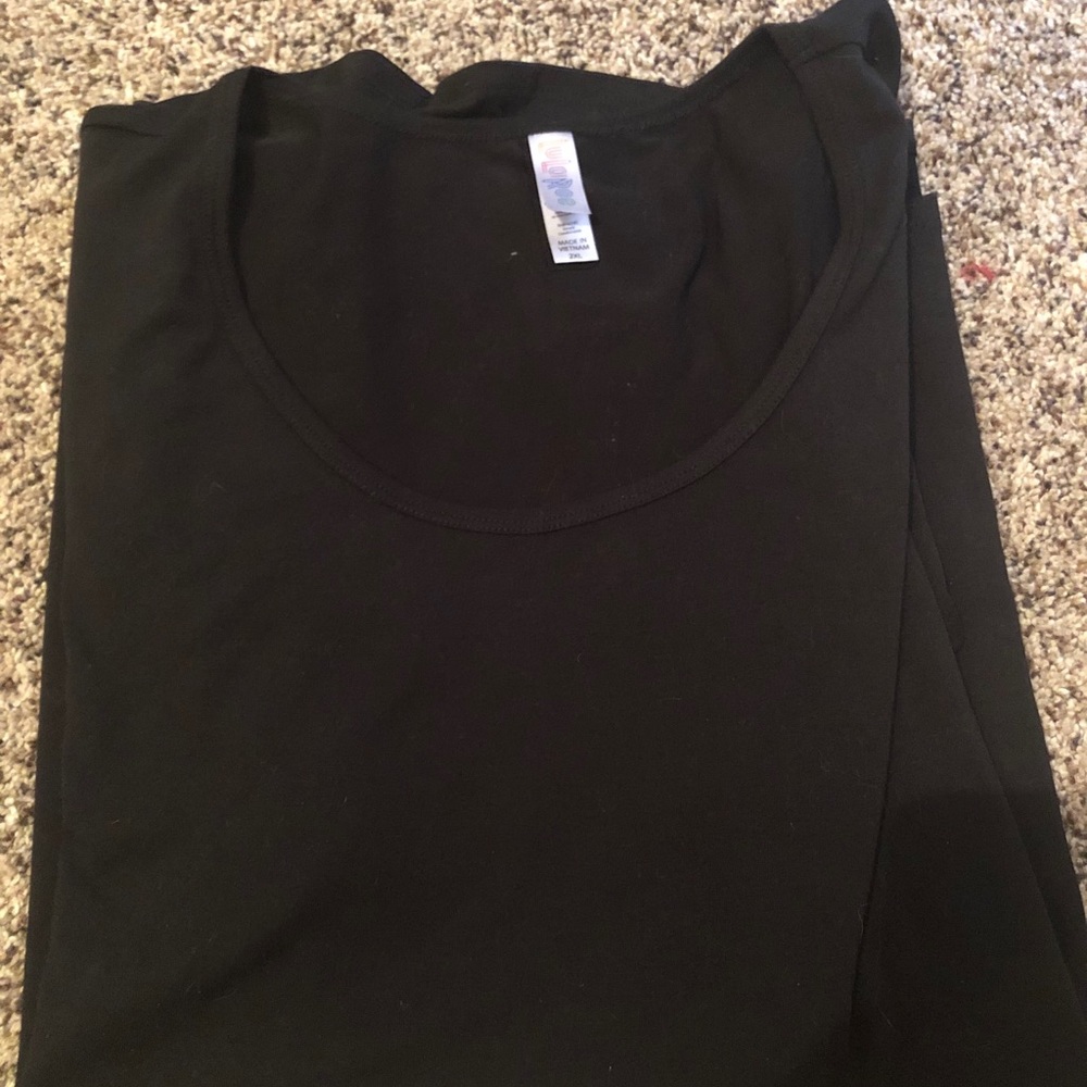 EUC Lularoe Classic T only worn a few times